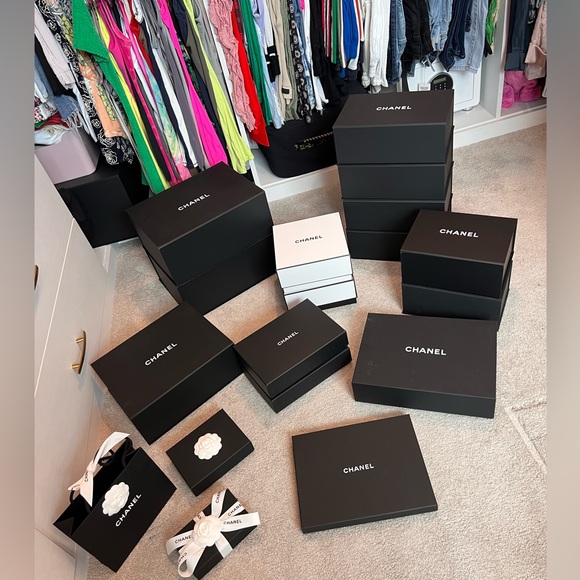 CHANEL, empty clutch/scarf box - Picture 3 of 3